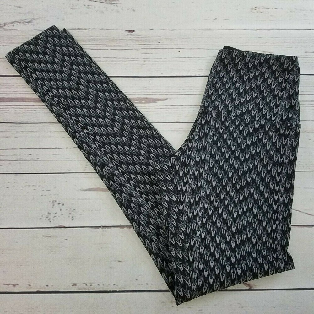 Ruby Ribbon Printed Leggings Size Small Nwot - image 1